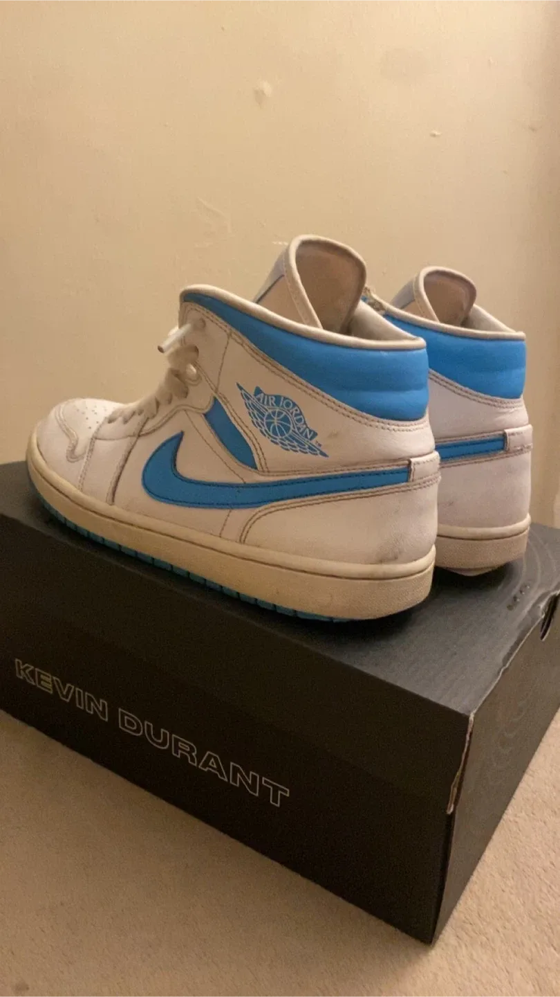 Air Jordan 1 Mid UNC Blue/White, US 9.5 image indicator(3)