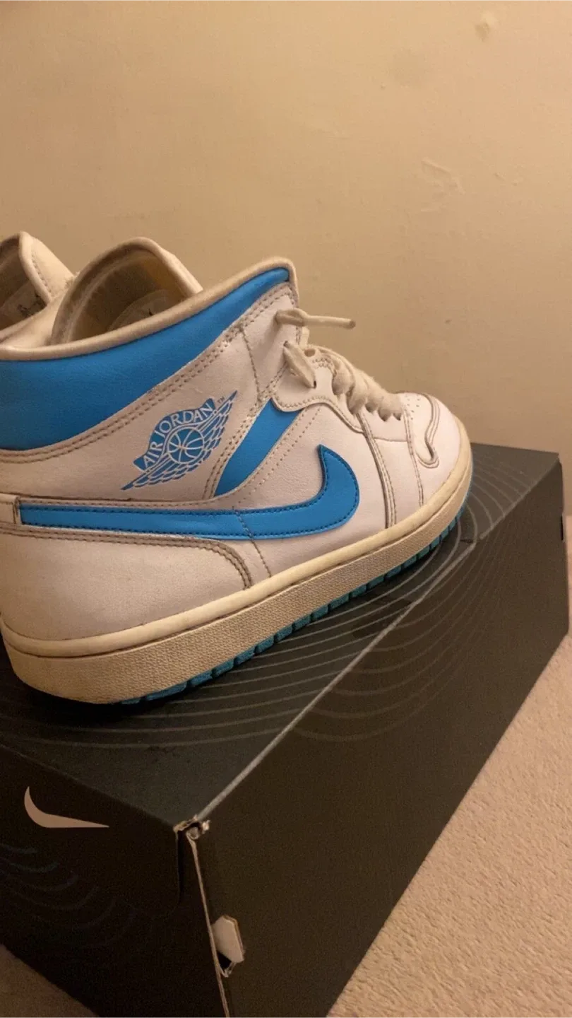 Air Jordan 1 Mid UNC Blue/White, US 9.5 image indicator(4)