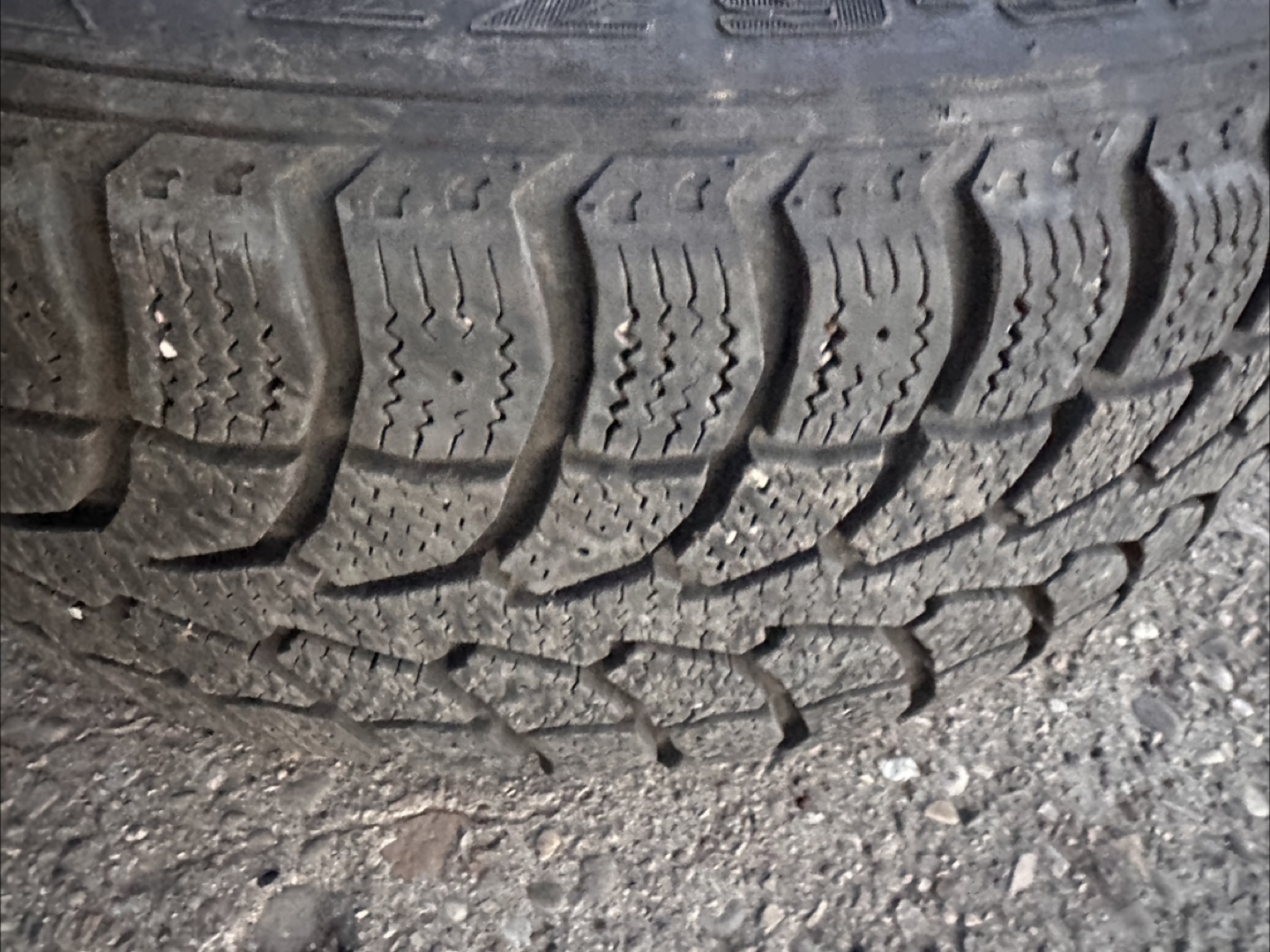 16" steel rims 5x114.3 w/ Winter Tires 205/60R16 - photo 3