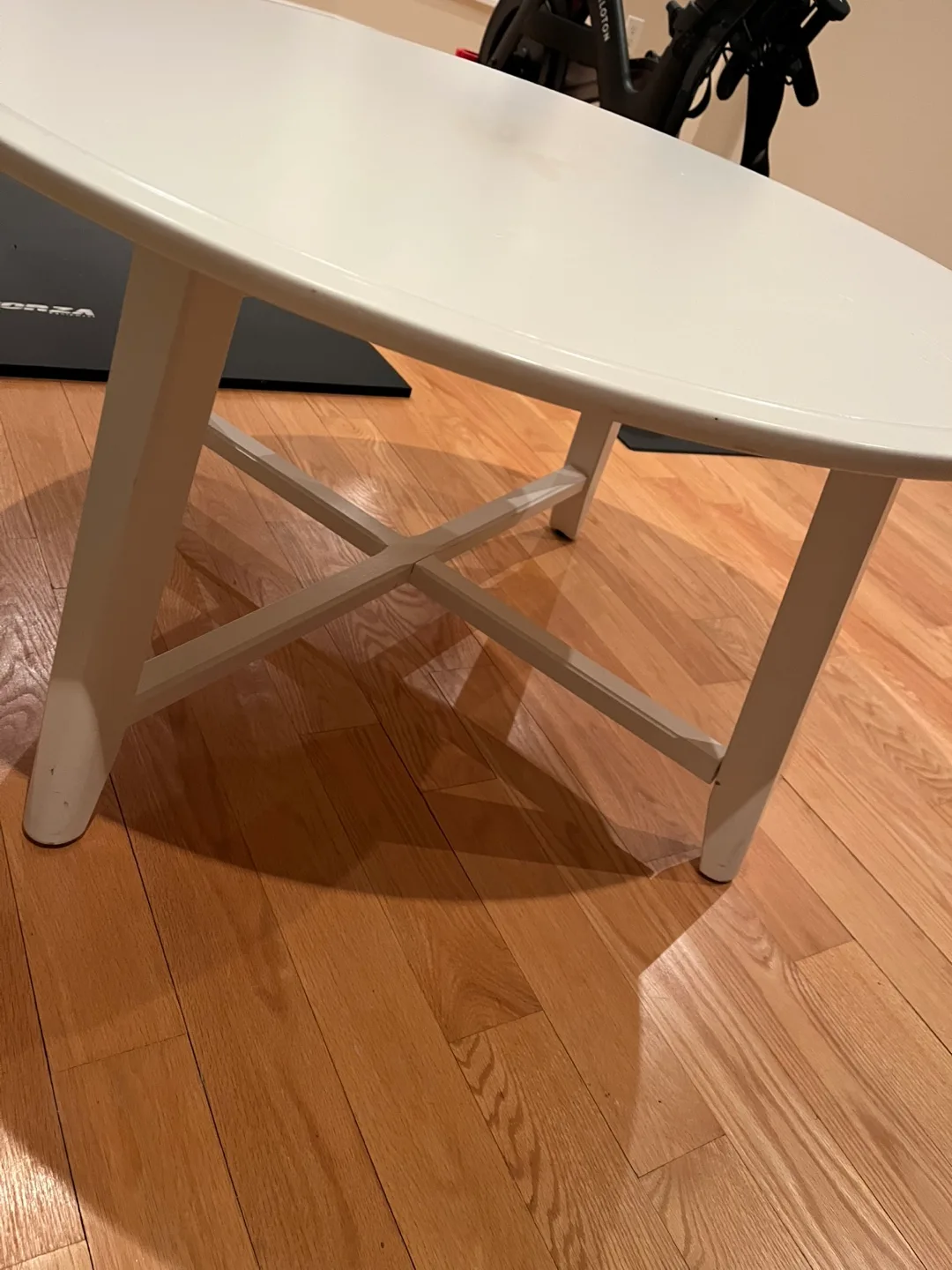 IKEA Kragsta White Round Coffee Table