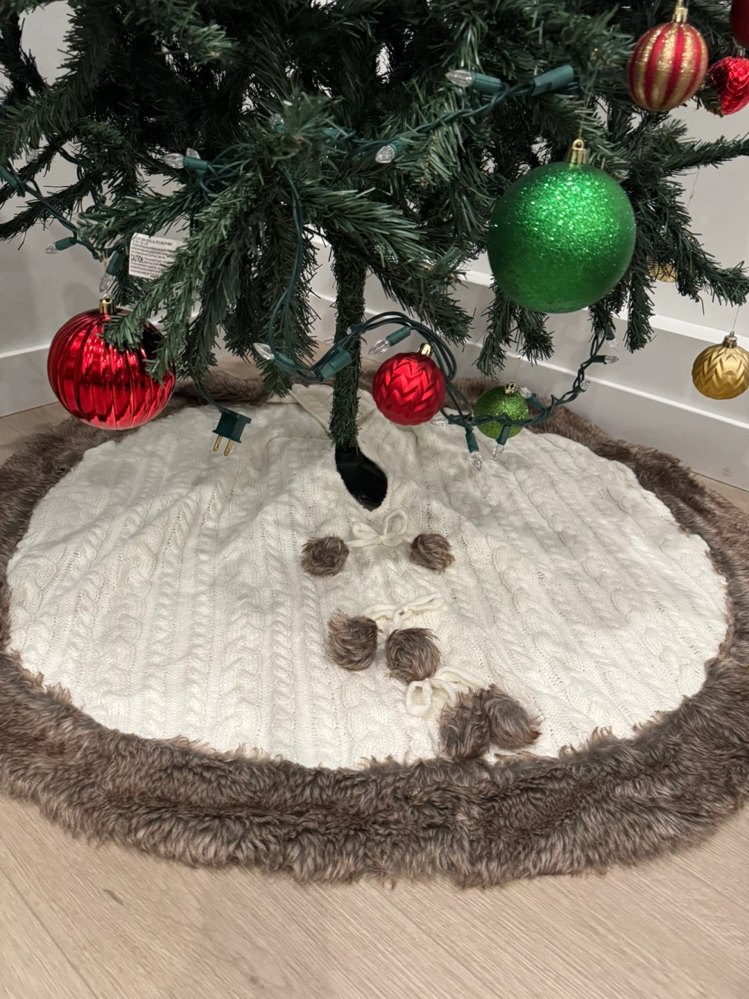 Christmas Tree Skirt - Cream & Brown