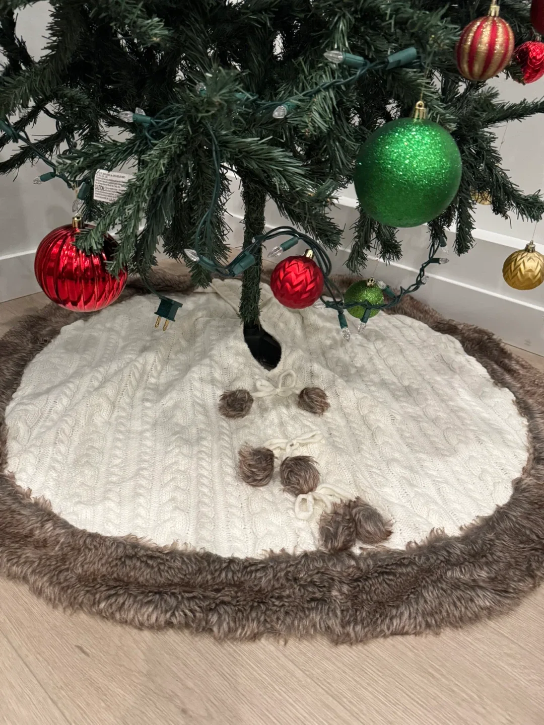 Christmas Tree Skirt - Cream & Brown