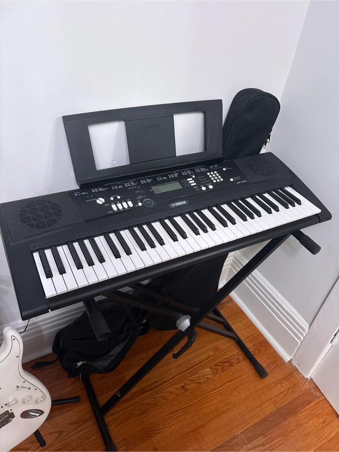 Yamaha EZ-220 Keyboard