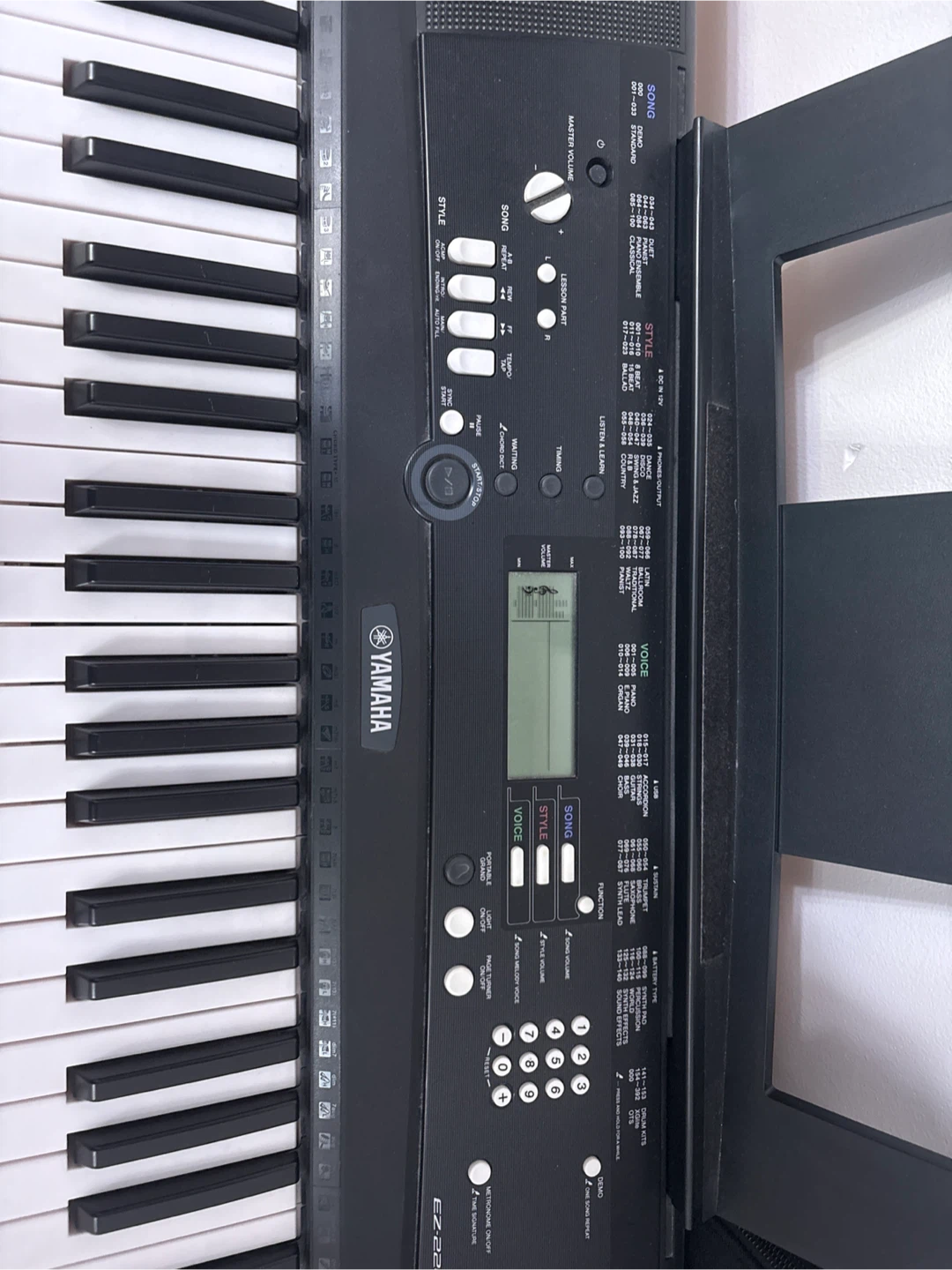 Yamaha EZ-220 Keyboard - photo 2
