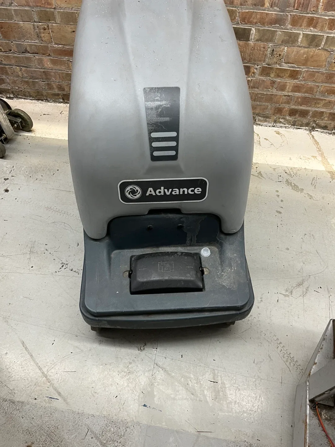 Commercial Floor Cleaning Machines image indicator(2)