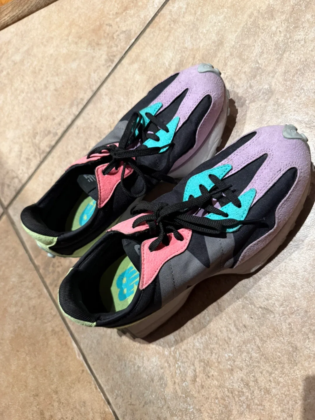 New Balance 327 Sneakers