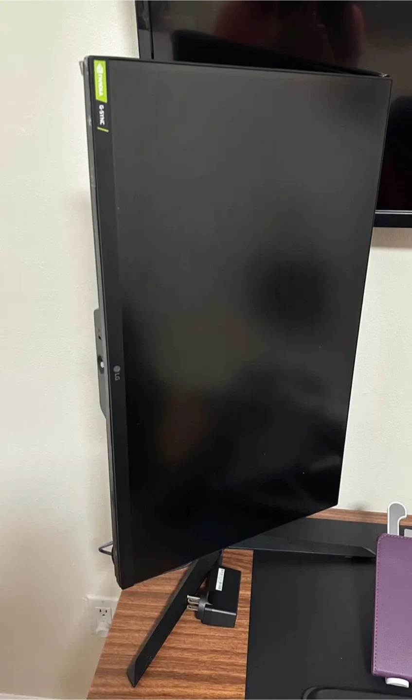 LG UltraGear G-Sync Gaming Monitor image indicator(2)