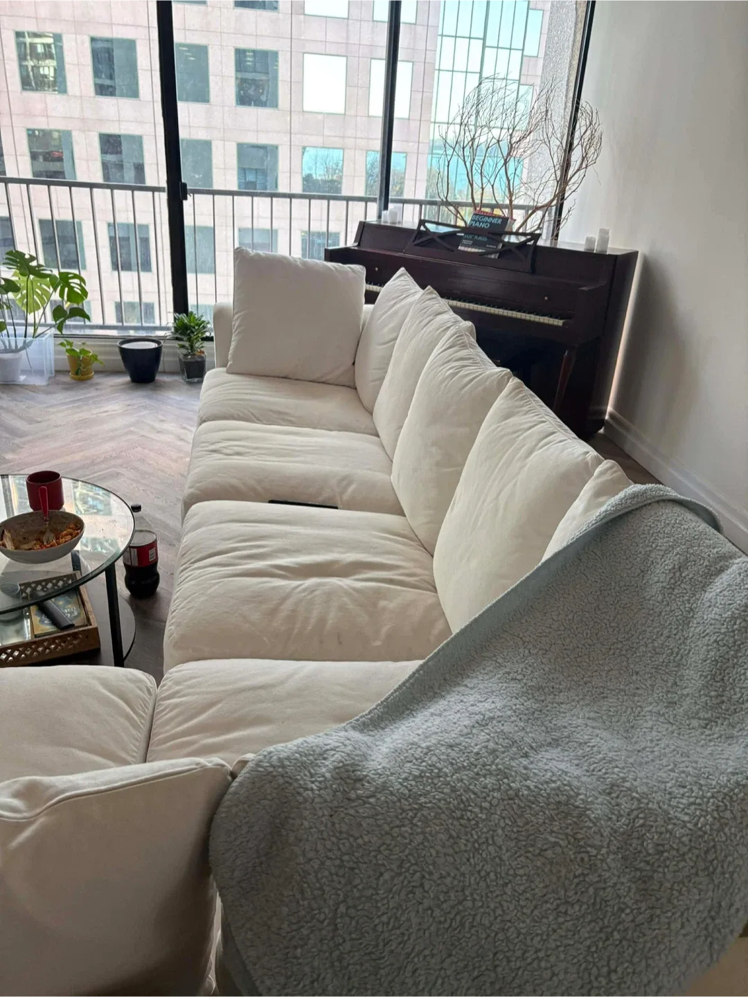 White Modular Sectional Sofa image indicator(4)