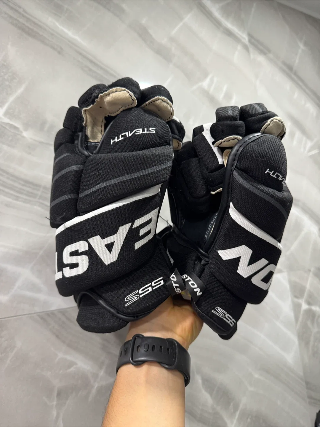 Easton Stealth Hockey Gloves - Junior Large