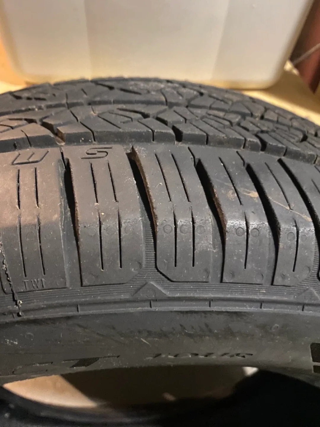 215/65R/16 All Season Tires (2) image indicator(5)
