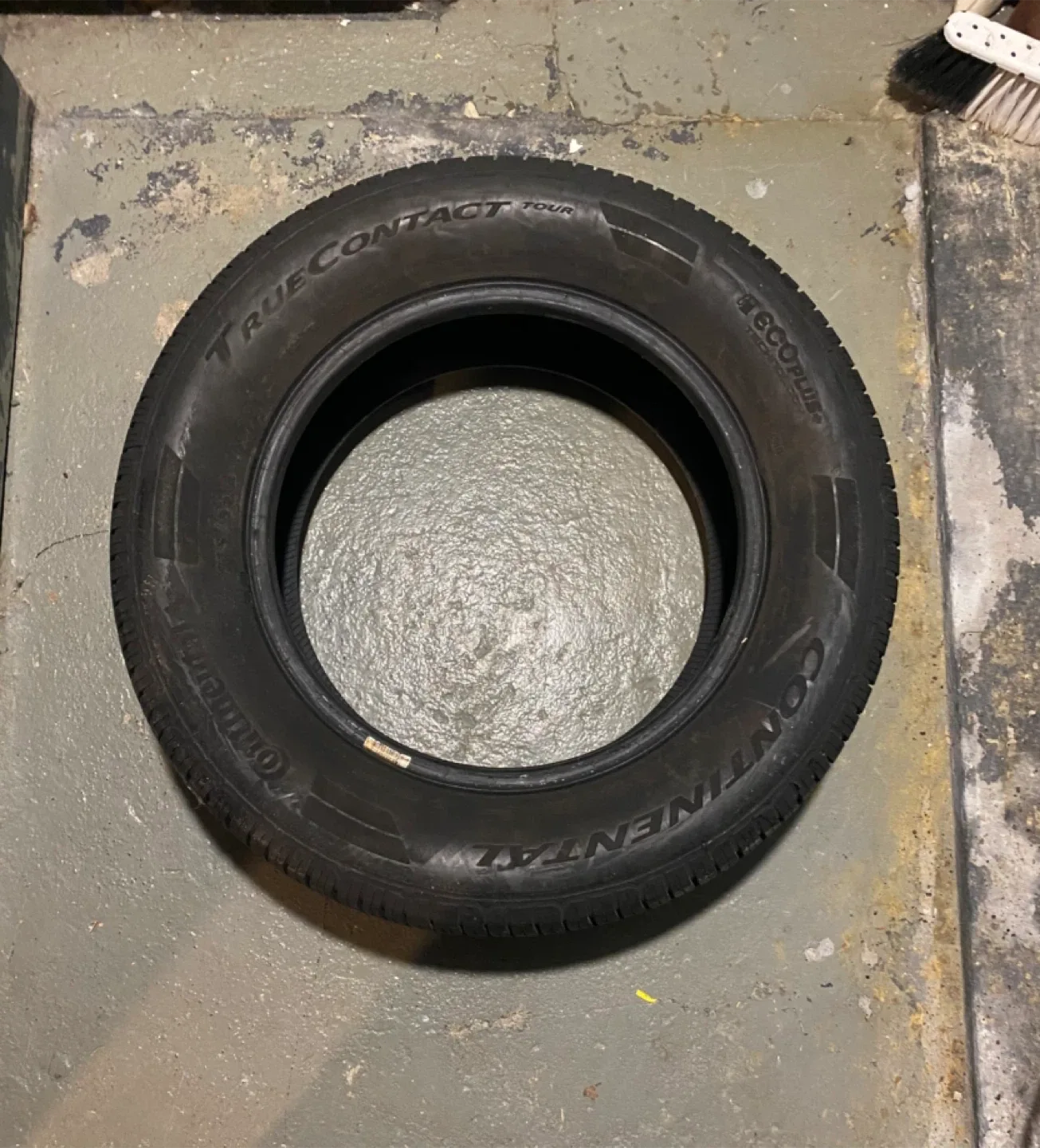 215/65R/16 All Season Tires (2) image indicator(3)