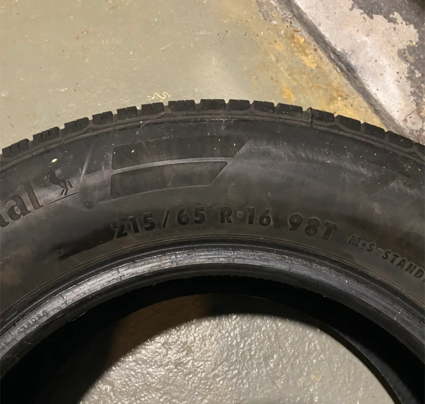 215/65R/16 All Season Tires (2) image indicator(6)