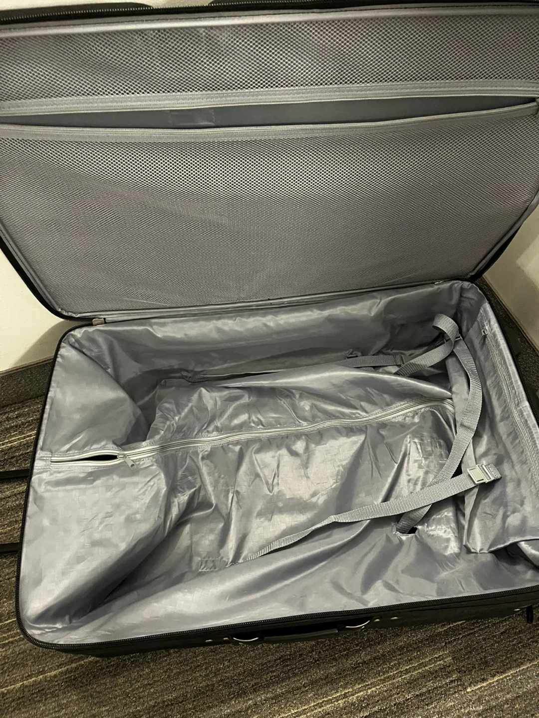 Jetliner Big Wheeled Suitcase 31” image indicator(4)