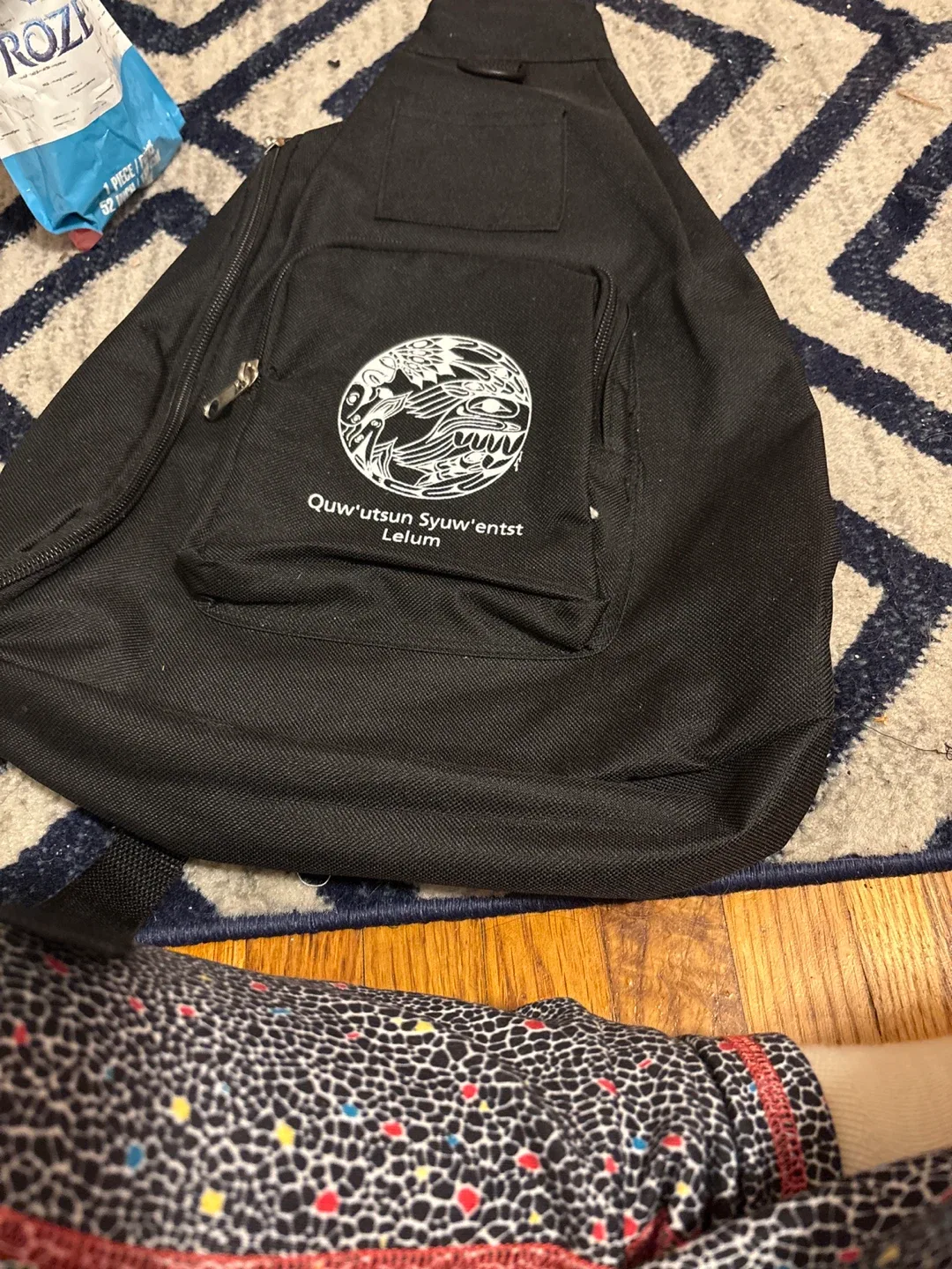 Quw'utsun Syuw'entst Lelum Black Sling Bag