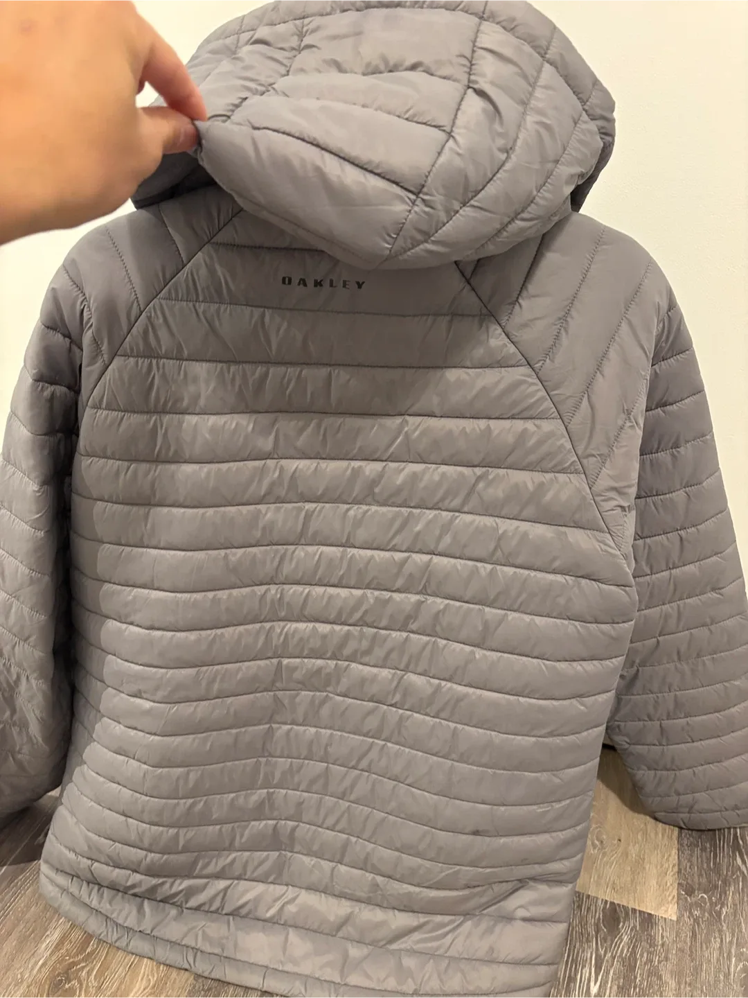 Oakley Puffer Jacket - Size Large image indicator(3)