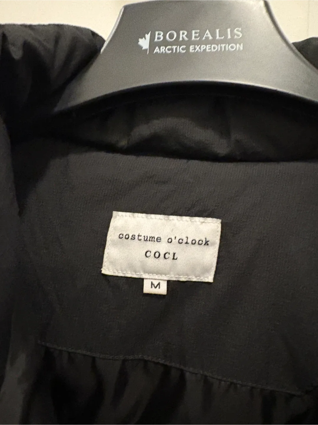 Costume O'Clock Black Puffer Jacket - Size M image indicator(2)