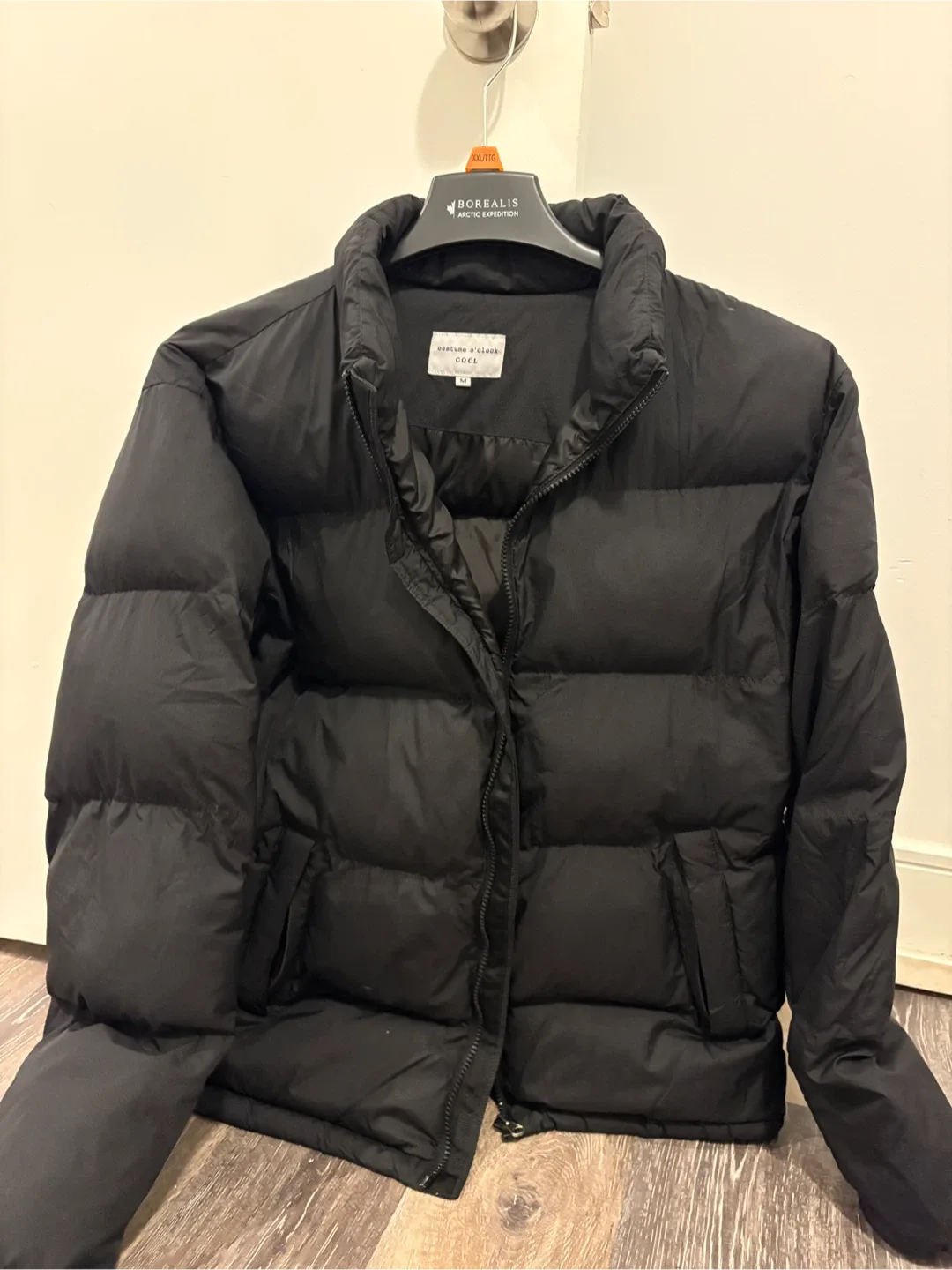 Costume O'Clock Black Puffer Jacket - Size M
