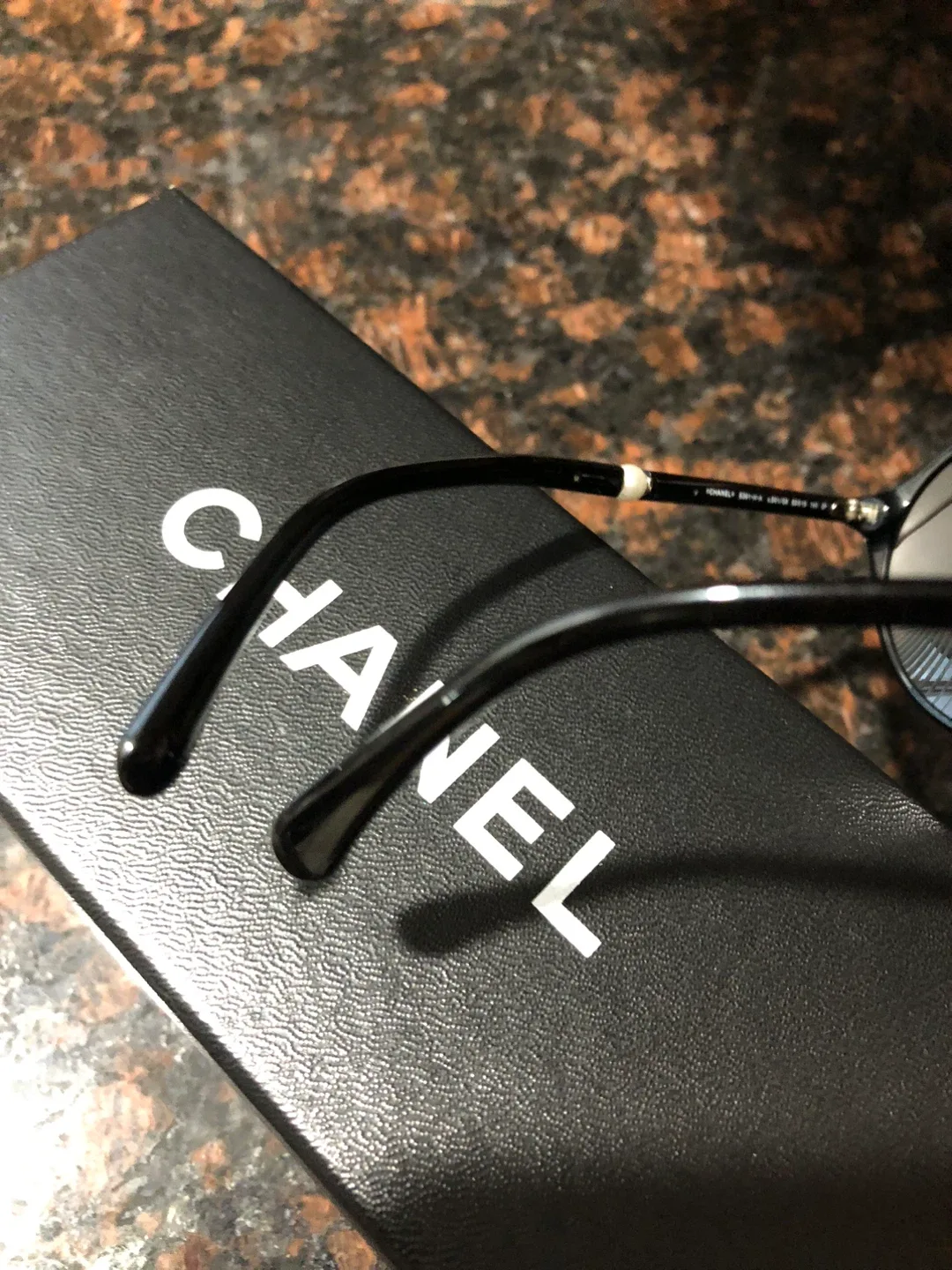 CHANEL sunglasses image indicator(6)