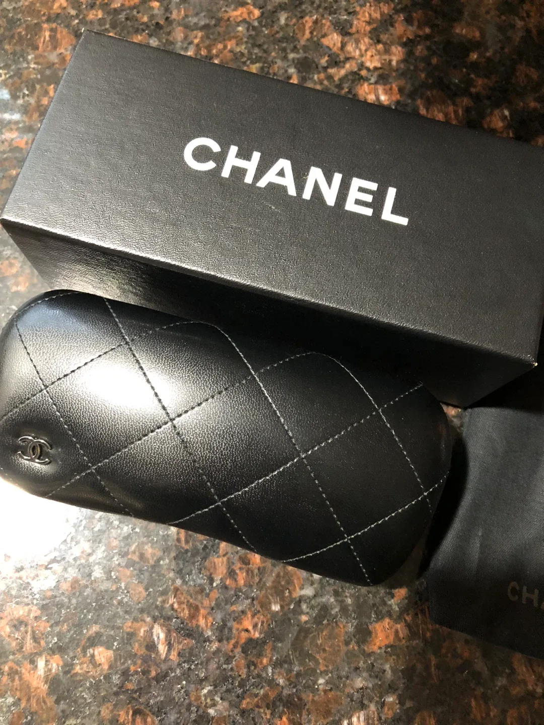 CHANEL sunglasses image indicator(2)