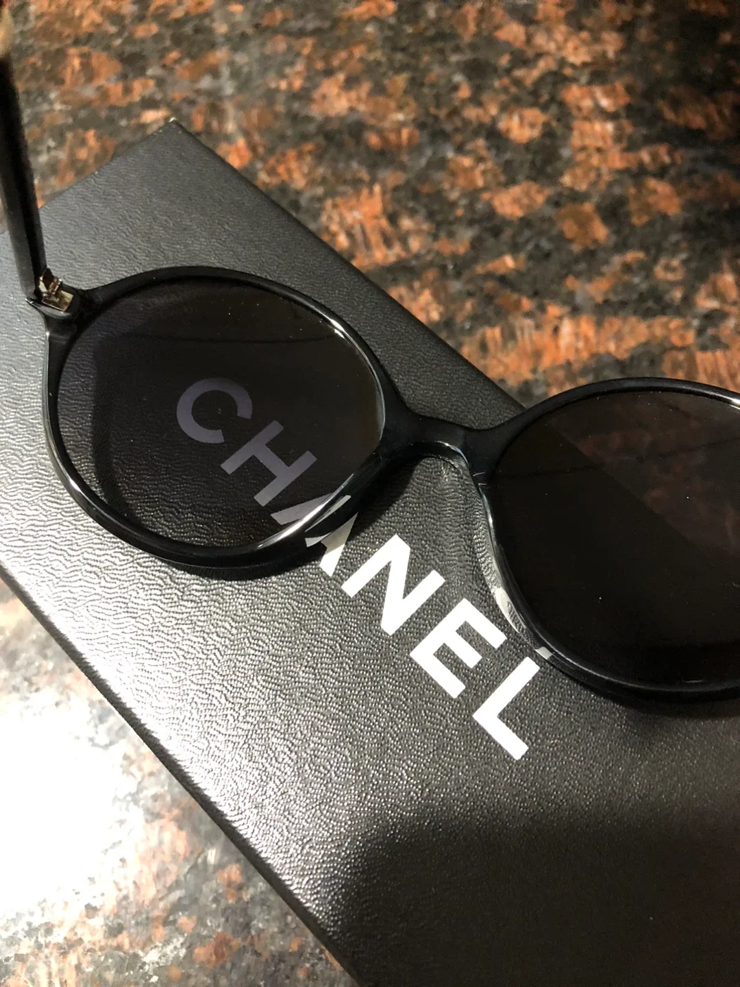 CHANEL sunglasses image indicator(7)