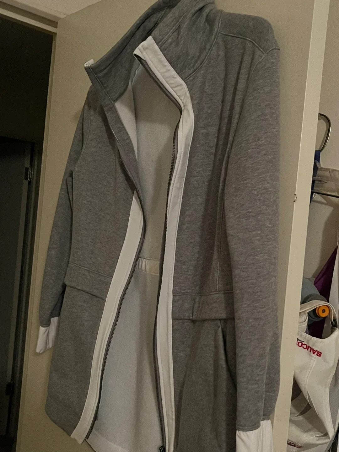 Lululemon Grey Jacket - Size 6 image indicator(3)