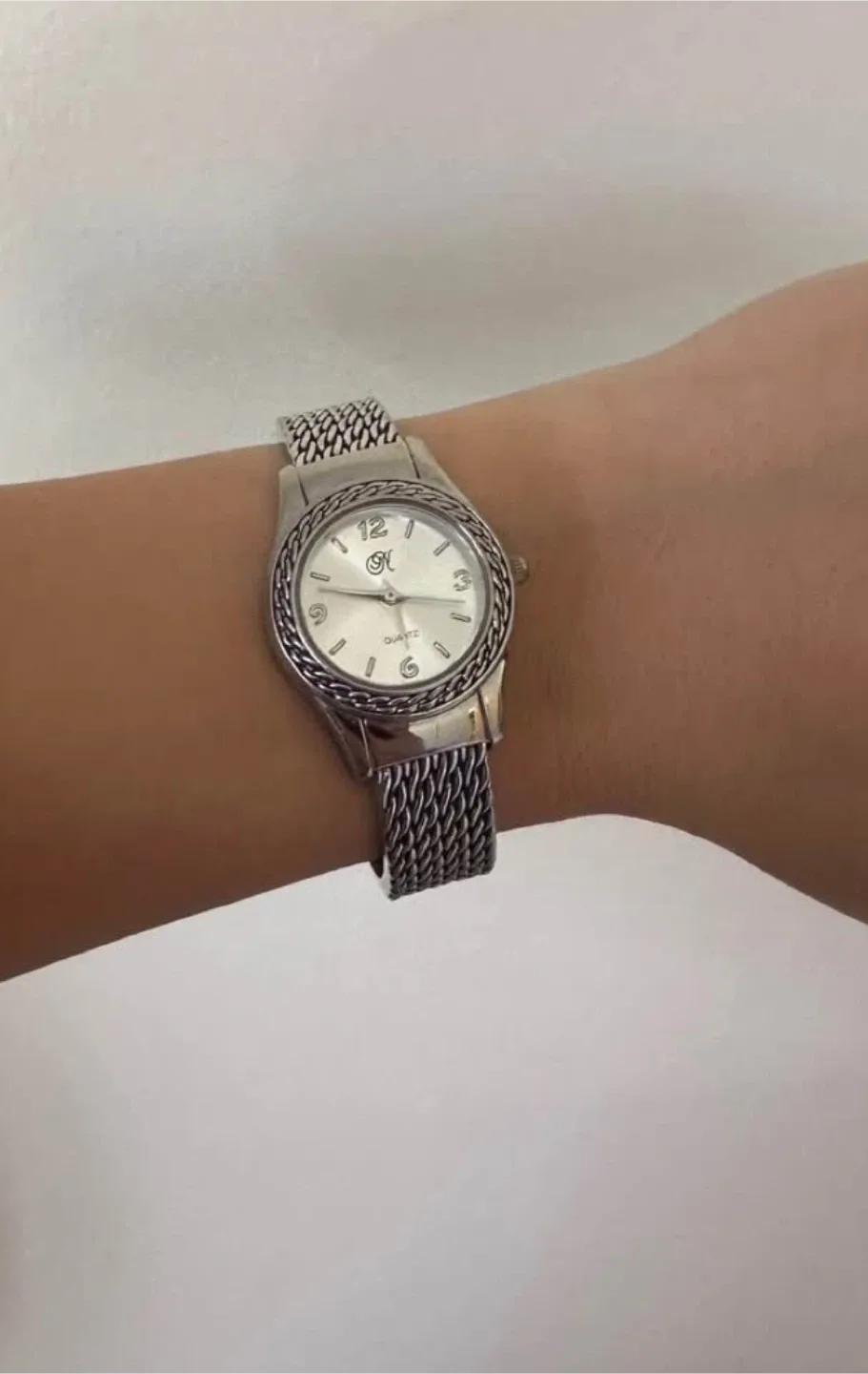 Fossil Silver Tone Fashion Watch image indicator(2)