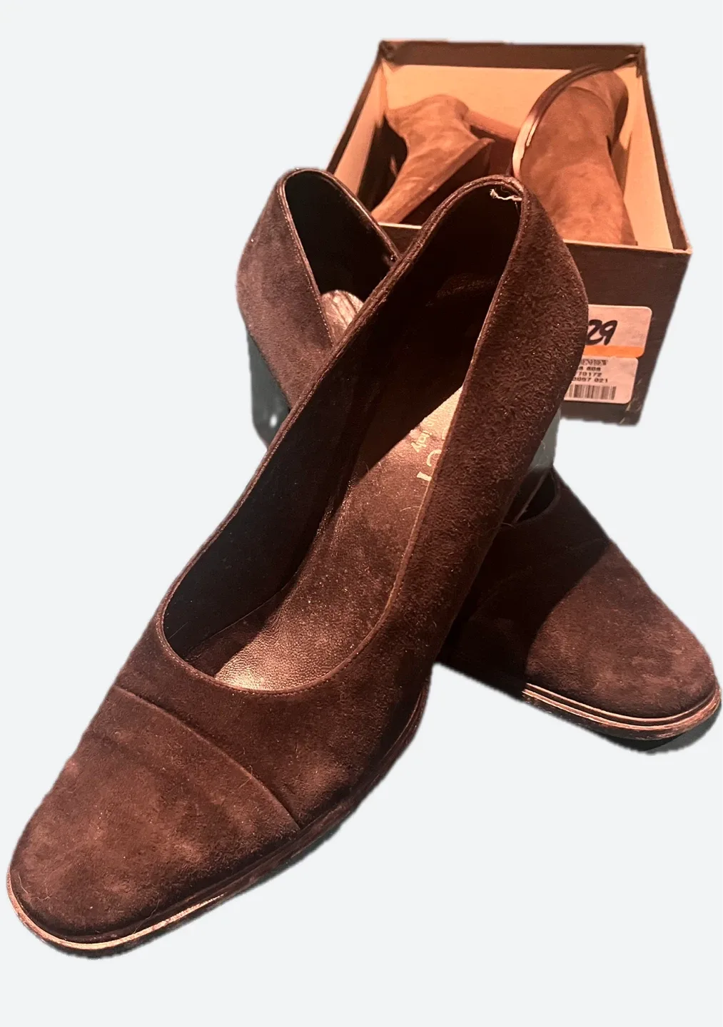 Gucci Suede 2 1/2” Heel Shoes - Size 8 1/2 image indicator(6)