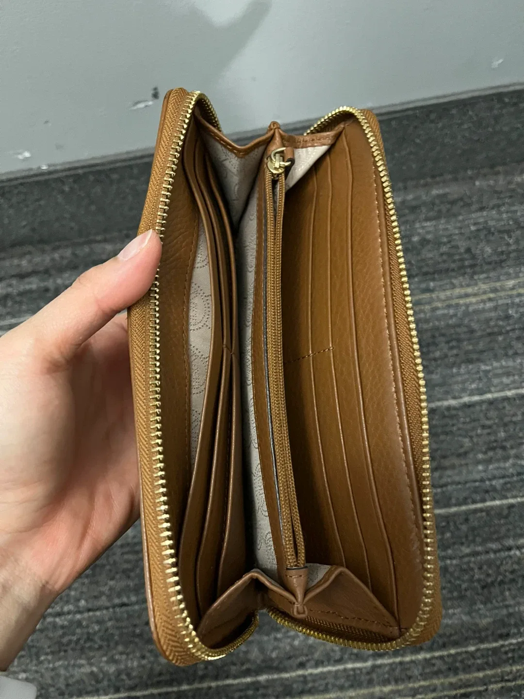 Michael Kors Brown Leather Wallet image indicator(2)