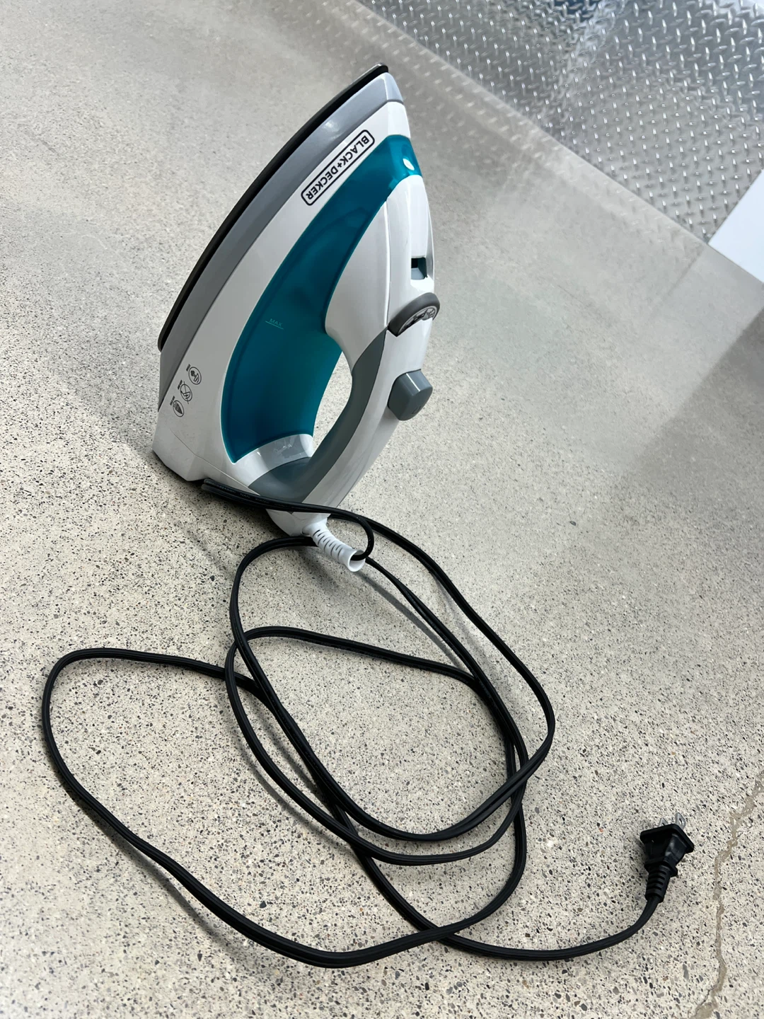 Iron Box - Black Decker - photo 2