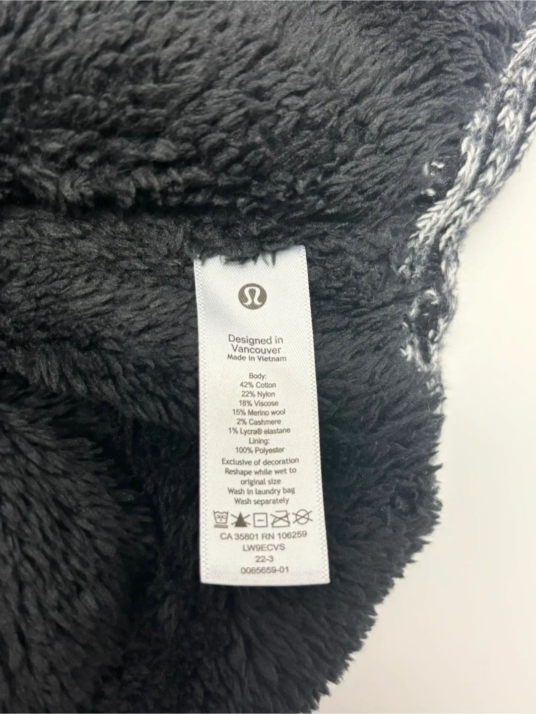 Lululemon Neck Warmer Scarf Black and White Knit image indicator(5)
