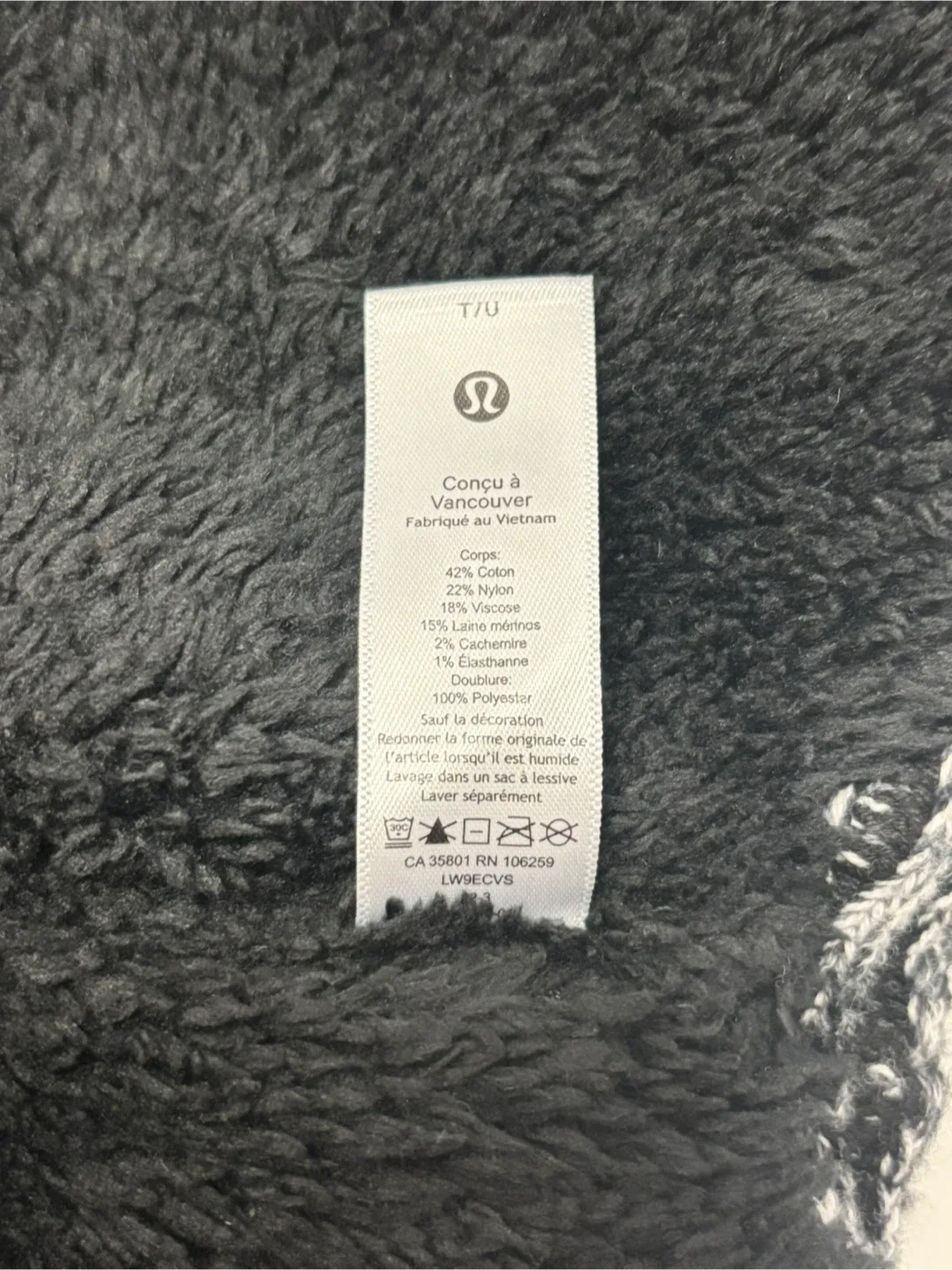 Lululemon Neck Warmer Scarf Black and White Knit image indicator(6)