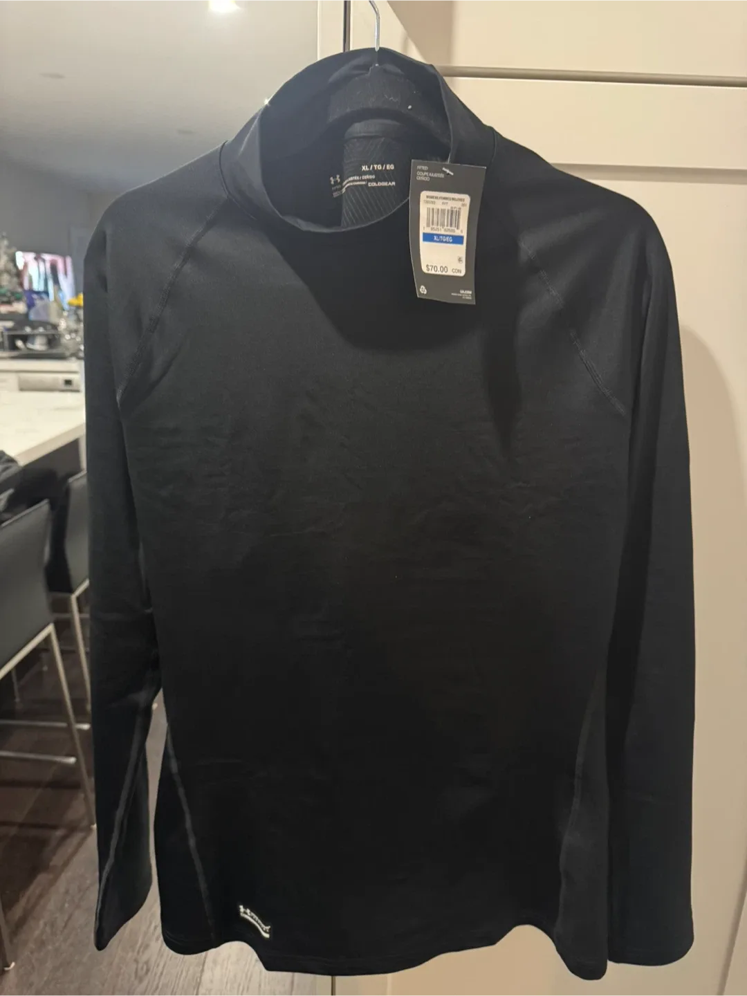 Woman’s Under Armour Fitted ColdGear Top - XL