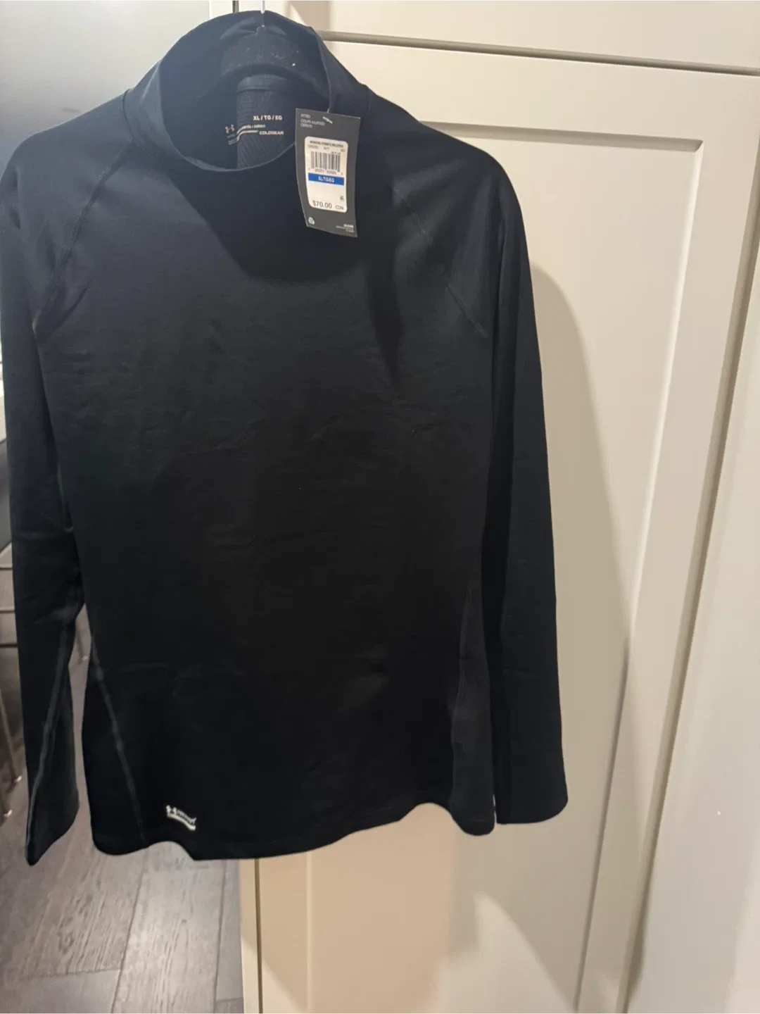 Woman’s Under Armour Fitted ColdGear Top - XL image indicator(2)