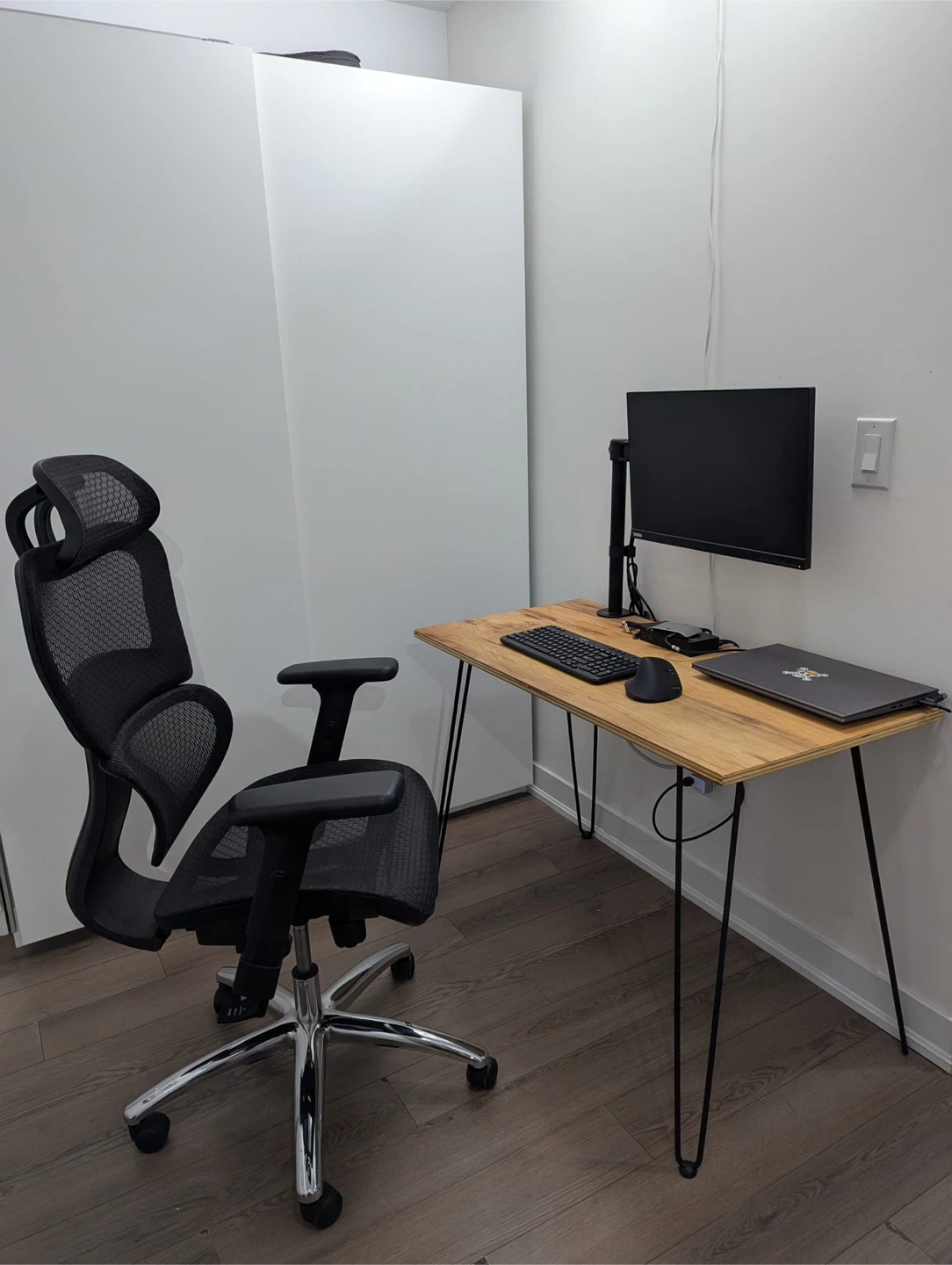 Computer Desk and Monitor Mount - photo 2