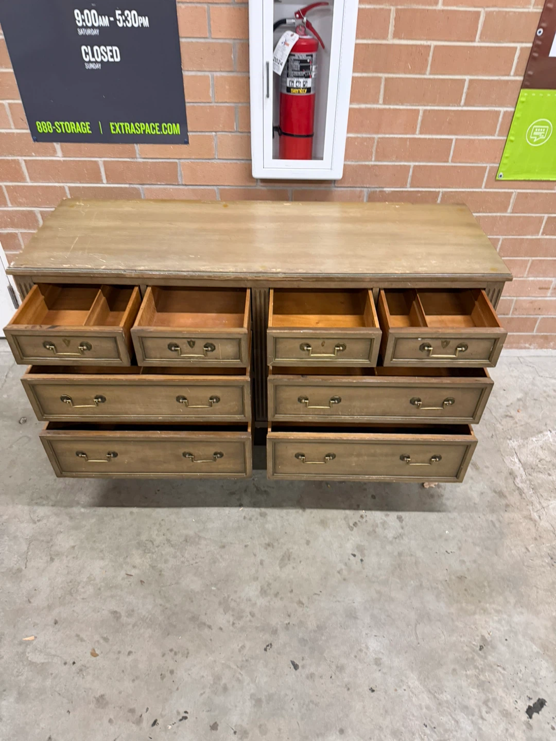 Vintage 8-Drawer Dresser - photo 2