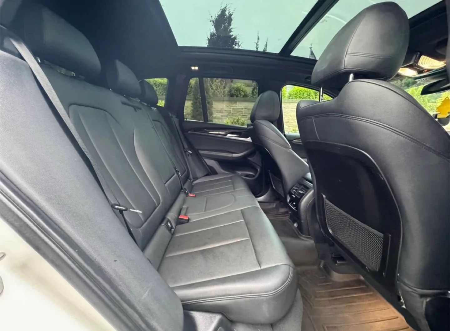 BMW X3 White SUV image indicator(10)