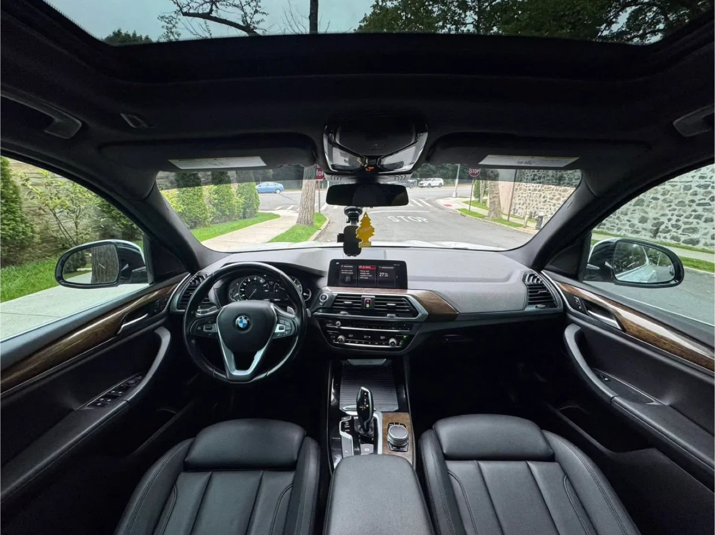 BMW X3 White SUV image indicator(9)