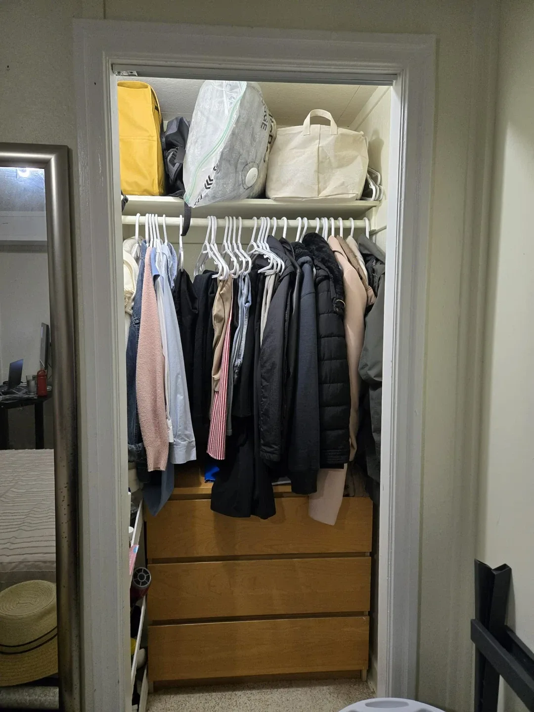 Room for rent Kerrisdale area image indicator(2)