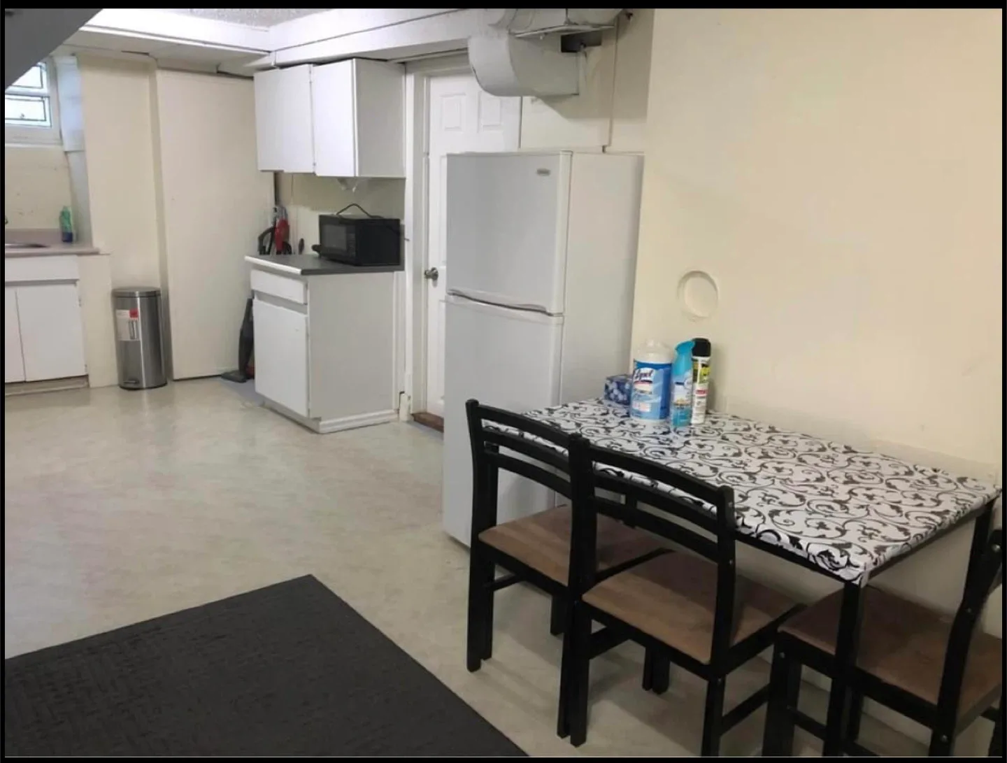 Room for rent Kerrisdale area image indicator(6)