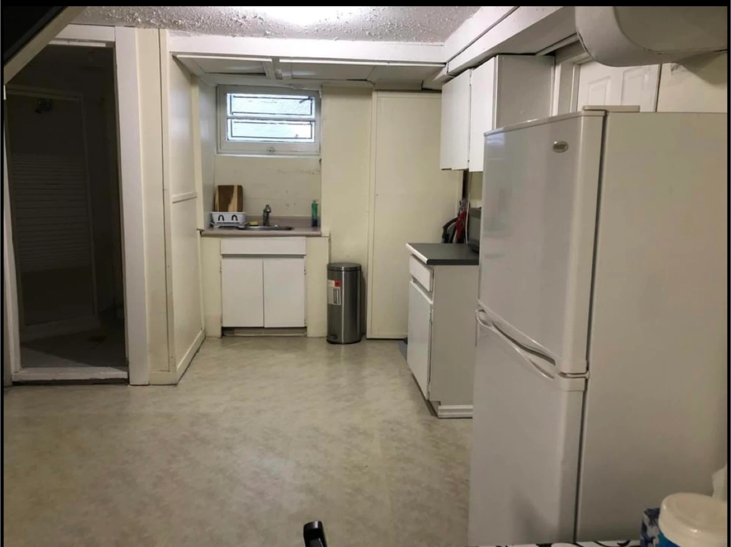 Room for rent Kerrisdale area - photo 4