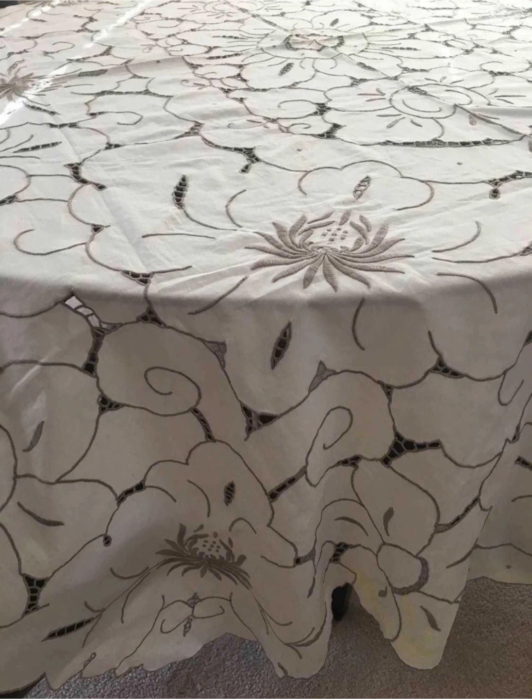 Madeira Embroidered cotton Tablecloth and napkins - photo 2