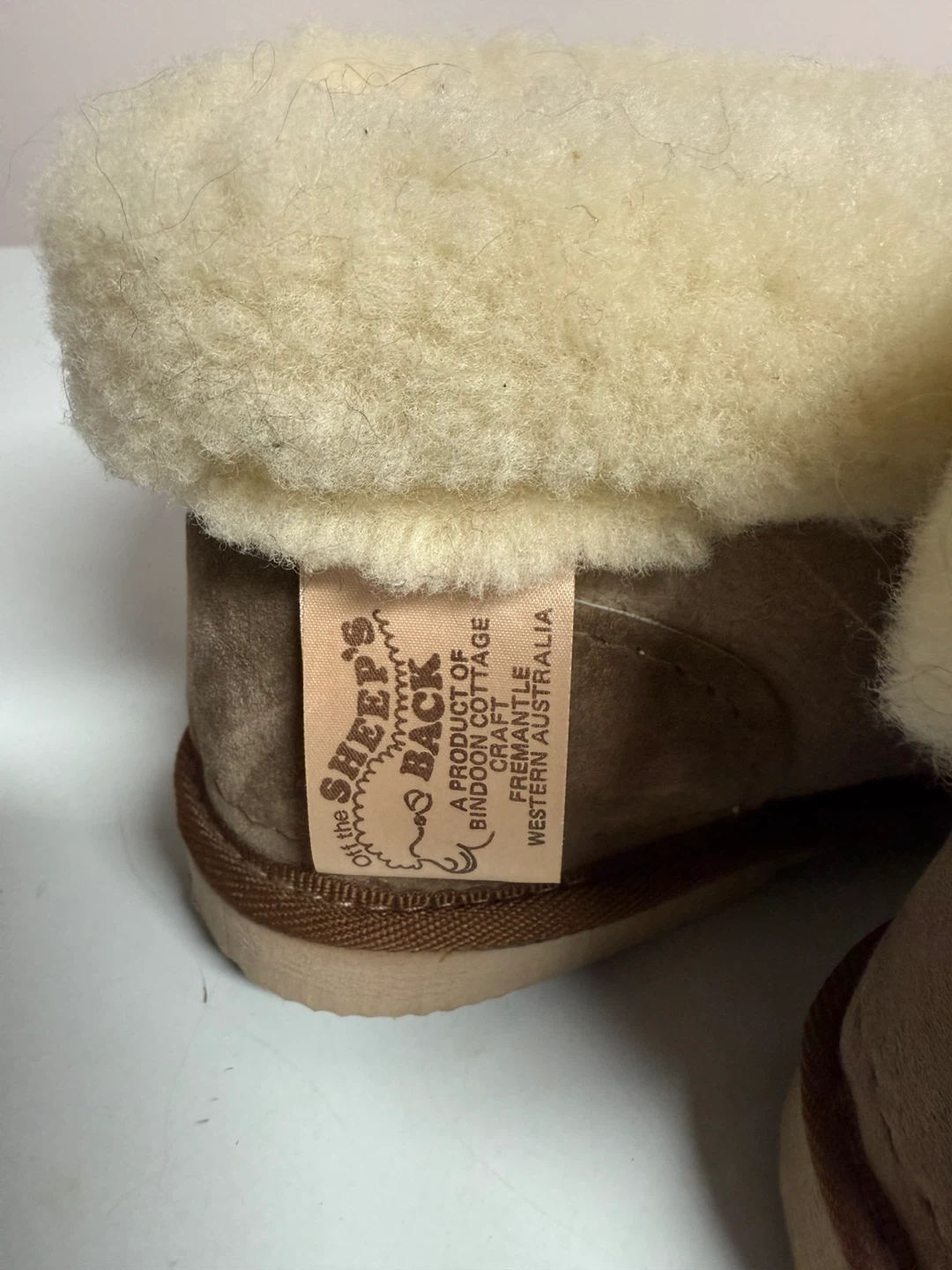 Women’s Australian Sheepskin Slippers - Size 5 - photo 3