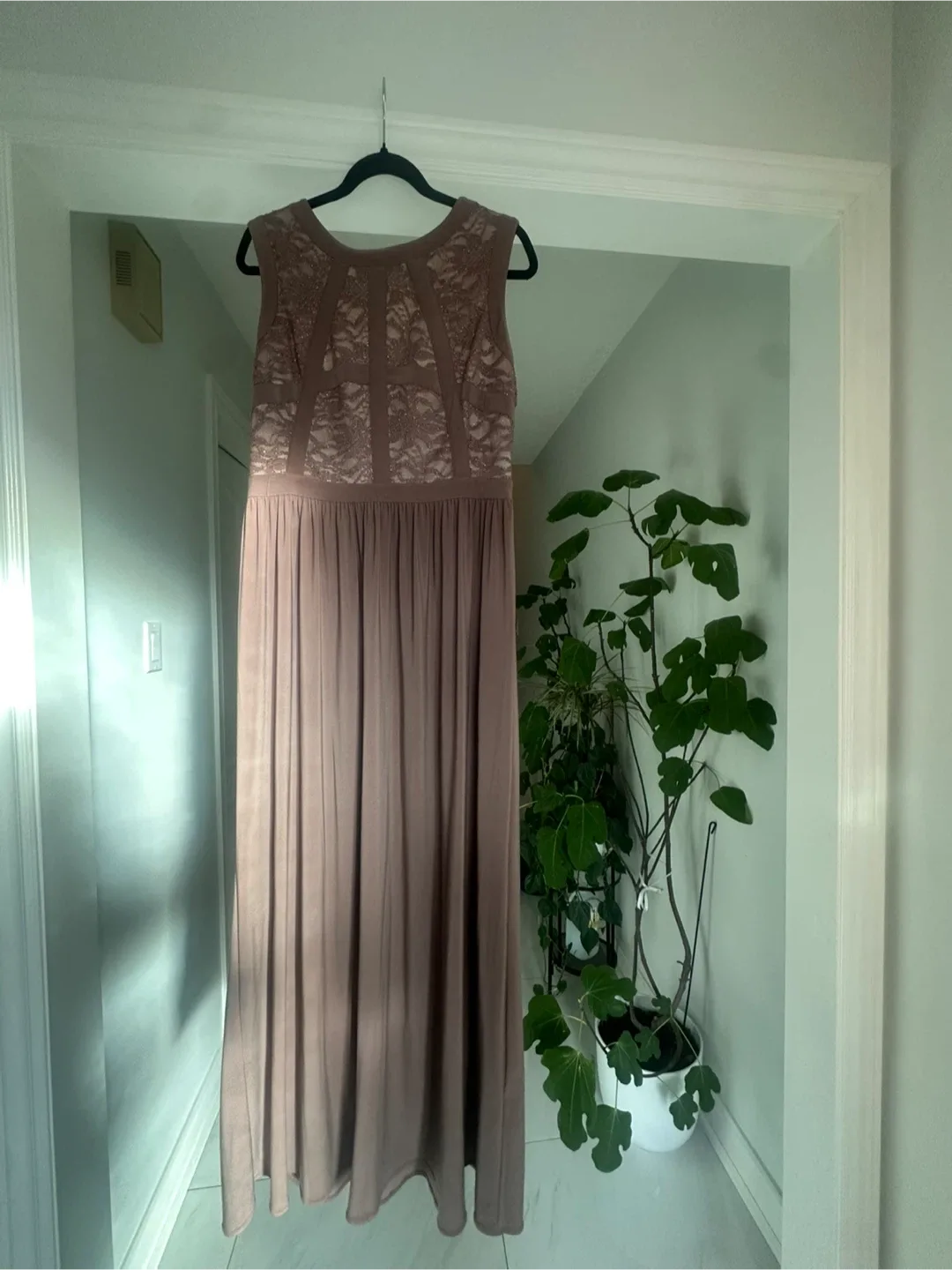 Elegant Maxi Dress - Size 14