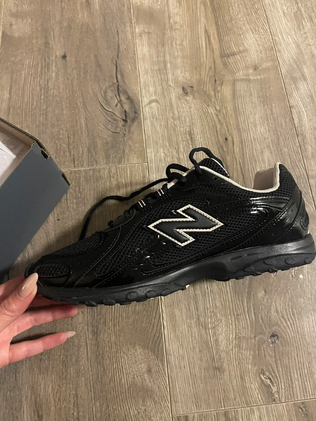 New Balance U204LMRA Black Grey Unisex Shoes - Size 9.5