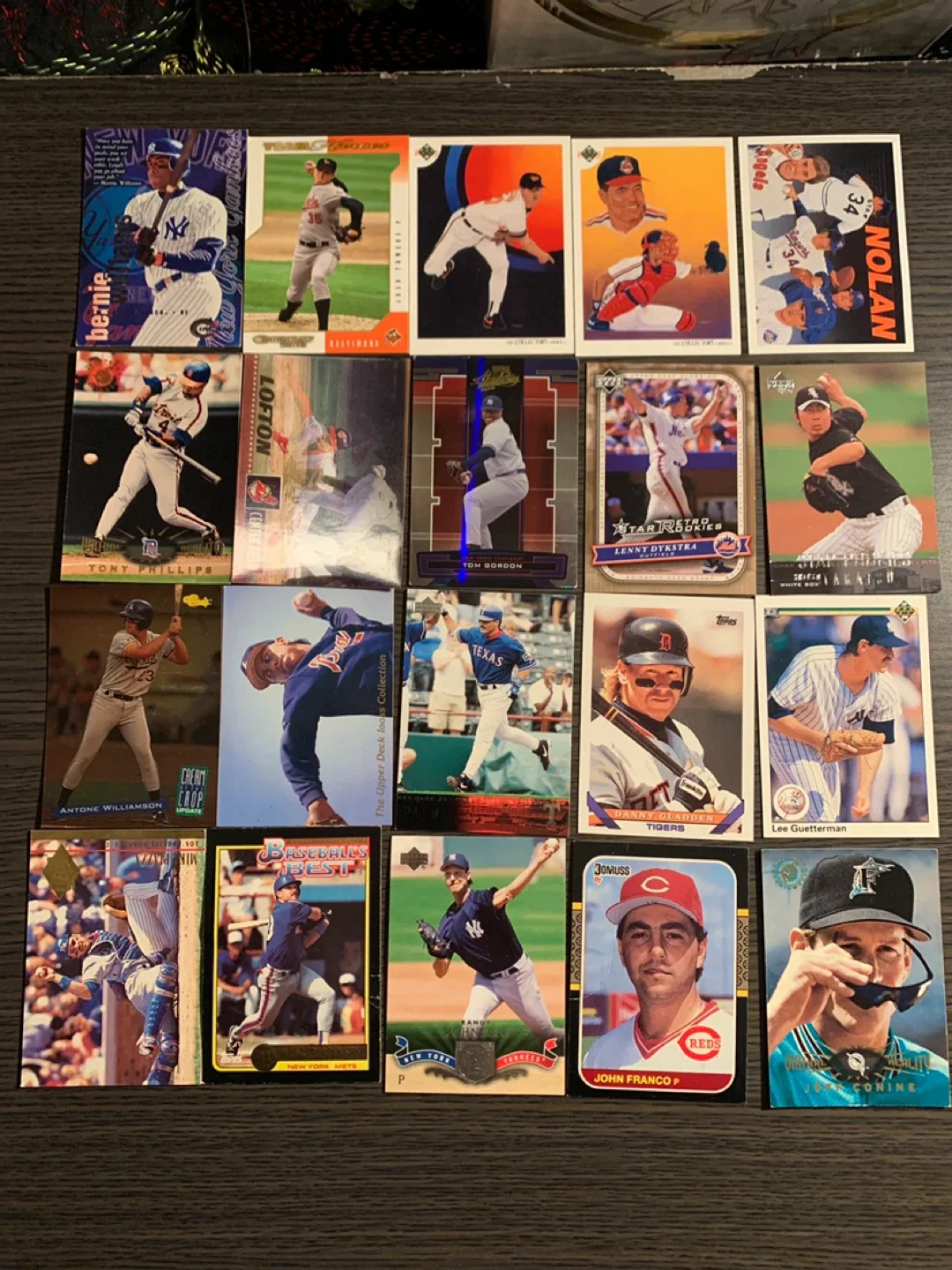 Mixed Lot of Baseball Trading Cards