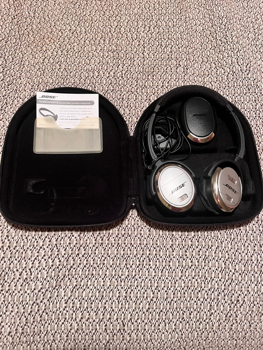 Bose QuietComfort 3 Acoustic Noise Cancelling Headphones image indicator(4)