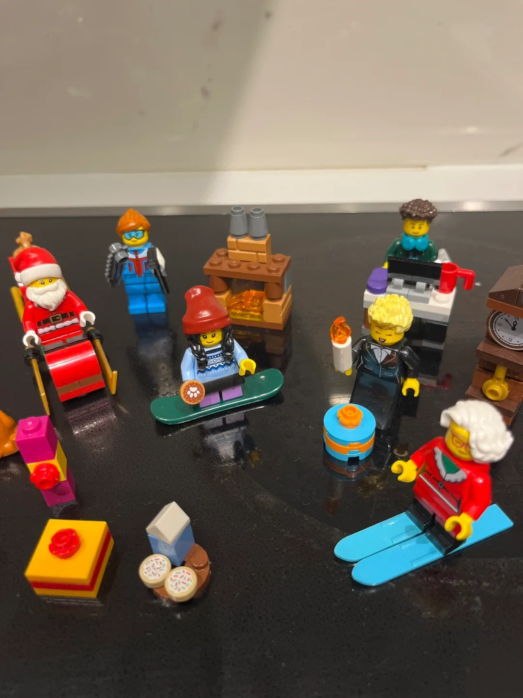 Lego Christmas Minifigures image indicator(4)