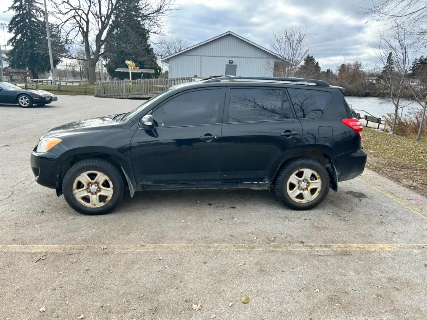 Toyota RAV4 - Black SUV