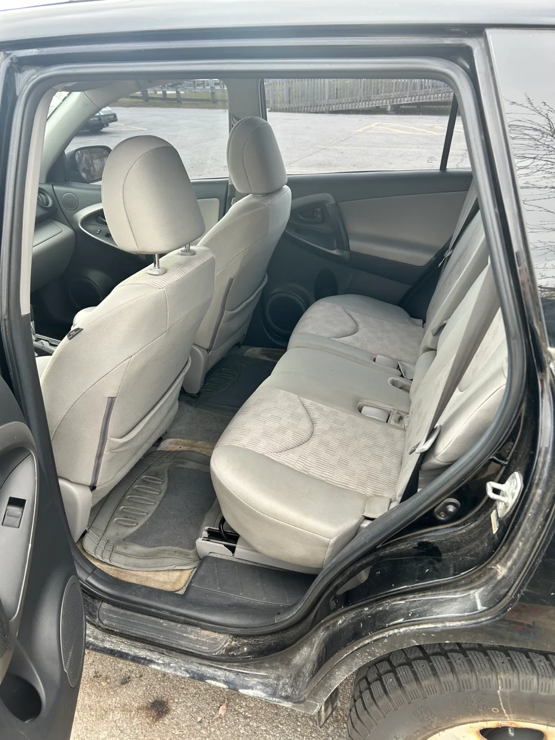 Toyota RAV4 - Black SUV image indicator(6)