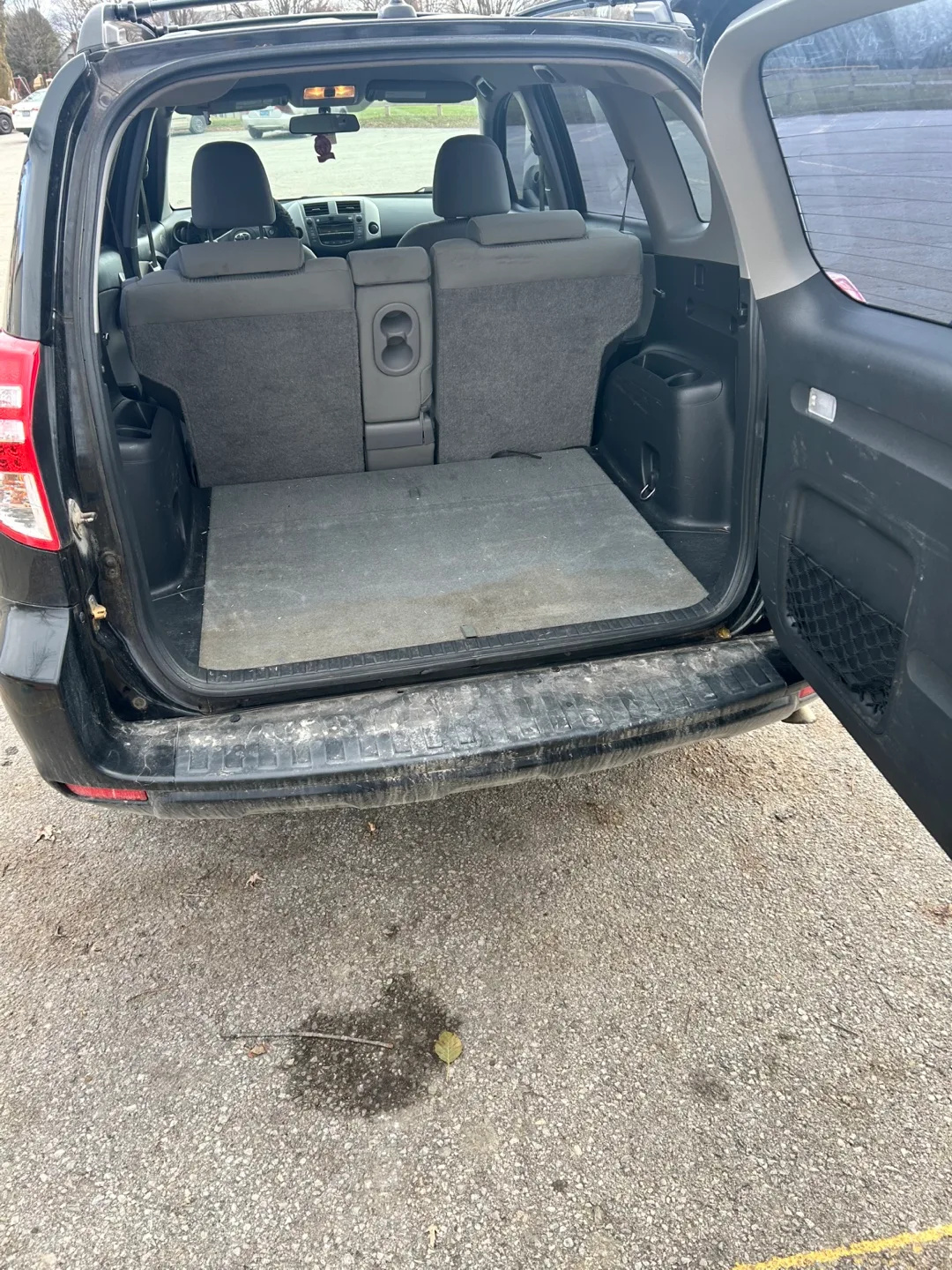 Toyota RAV4 - Black SUV image indicator(7)